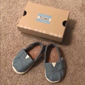Chambray Toms
